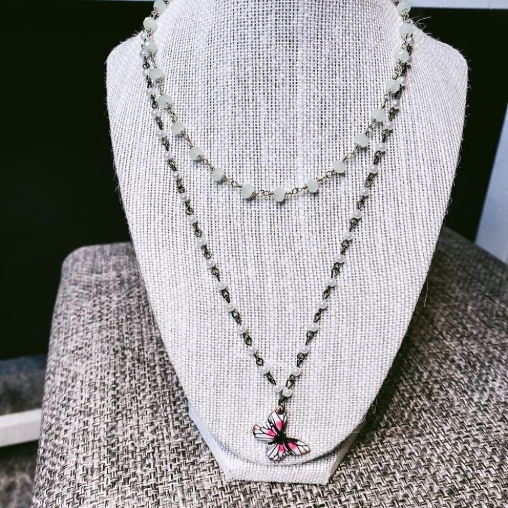 pearl & brass chain necklace with pink and white butterfly charm - Picture 6 of 14